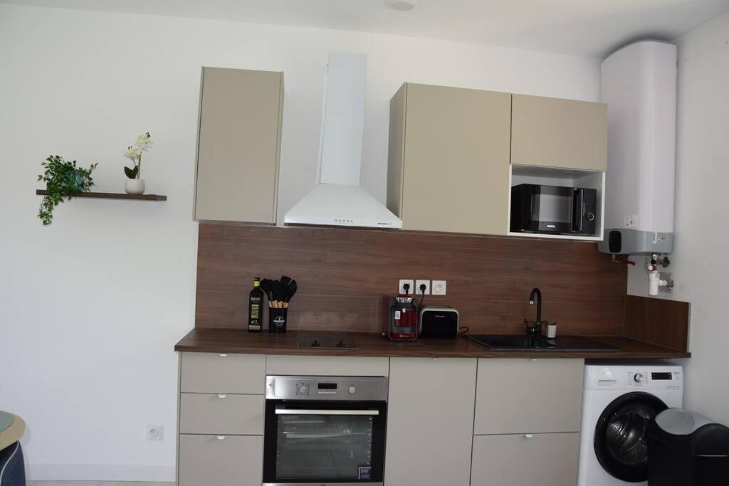 Elegant T2 A Bron, Tramway A 2Min, Box Parking, 4Personnes 아파트 외부 사진