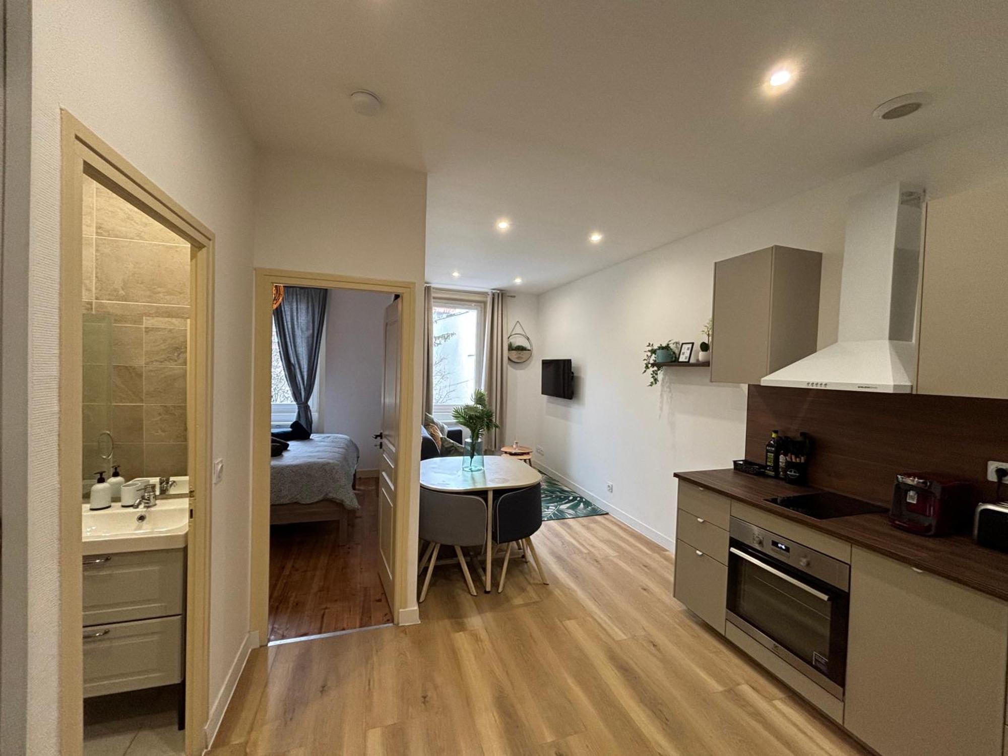 Elegant T2 A Bron, Tramway A 2Min, Box Parking, 4Personnes 아파트 외부 사진